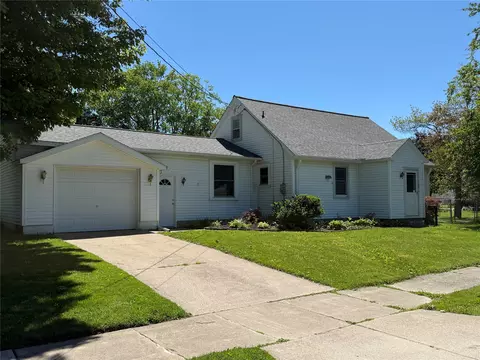 18 West St, North East, PA 16428