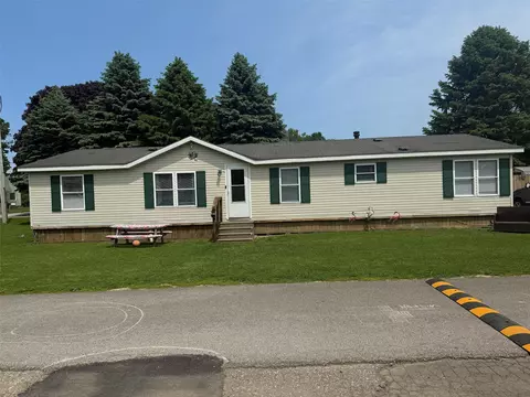 2301 Border Dr, Erie, PA 16506