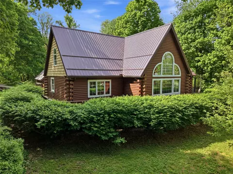 13723 Old Lake Rd, East Springfield, PA 16411