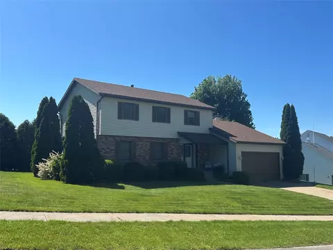 814 Long Point Dr, Erie, PA 16505