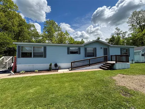 1804 Green View Dr, Erie, PA 16509