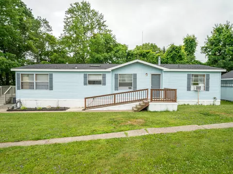 1804 Green View Dr, Erie, PA 16509