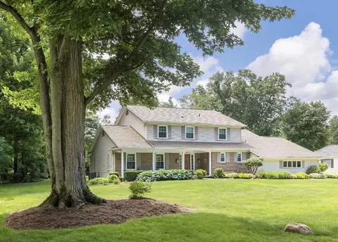 6355 Shadyside Dr, Erie, PA 16505