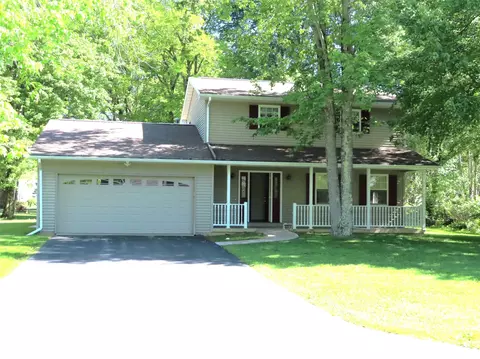 12512 Hickory Dr, Conneaut Lake, PA 16316