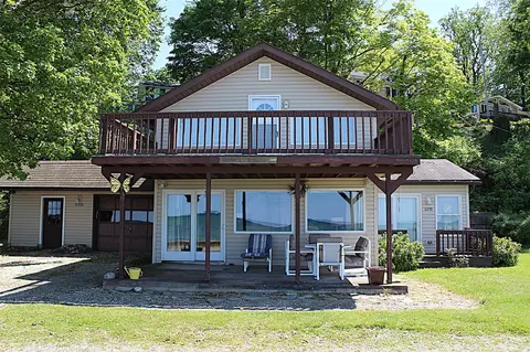 11255 Lakefront Dr, North East, PA 16428