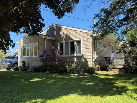 2402 E 43rd St, Erie, PA 16510