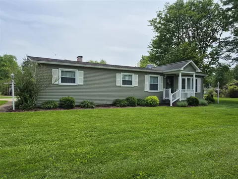 10403 Sunset Ave, Conneaut Lake, PA 16316