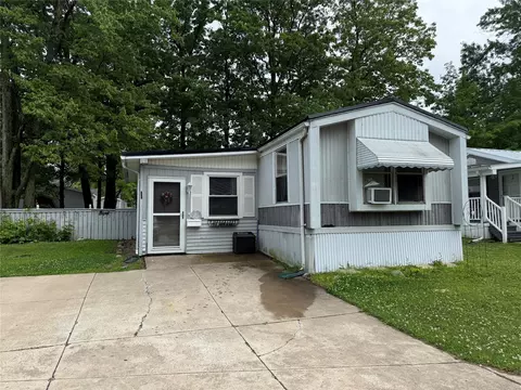 1637 Glenhaven Ln, Erie, PA 16509