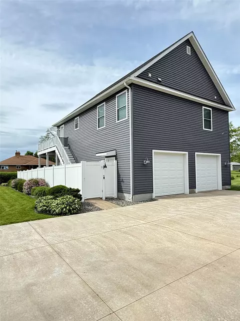 25 Driftwood Dr, Erie, PA 16511