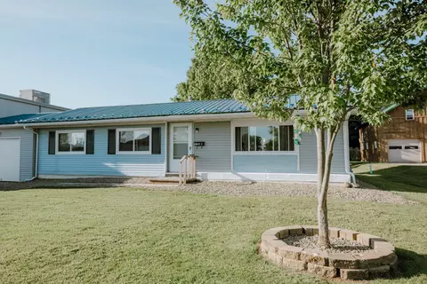 22 Elk St, Corry, PA 16407