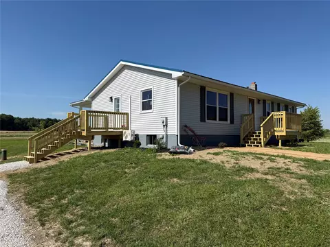 5015 Beaver St, Springboro, PA 16435