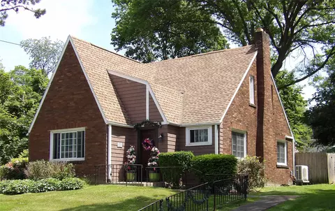 1115 Chestnut Hill Dr, Erie, PA 16509