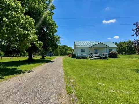 9735 Moses Rd, Springboro, PA 16435