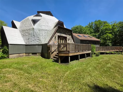 8152 Cherry St Ext, Erie, PA 16509