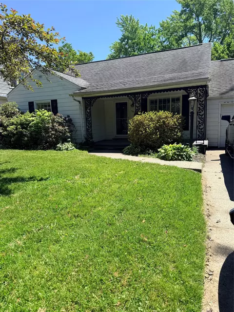 1050 Alcoma St, Sharon, PA 16146