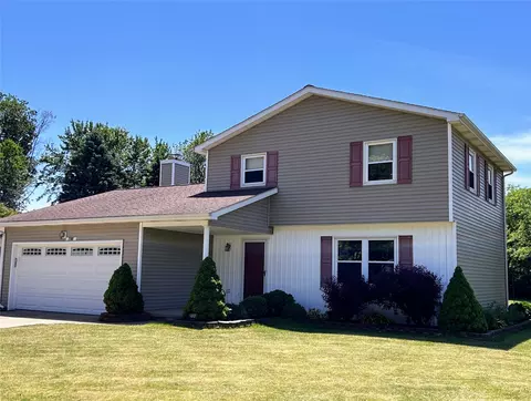 2708 Patio Dr, Erie, PA 16506