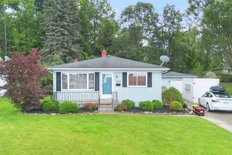 2627 E 44th St, Erie, PA 16510