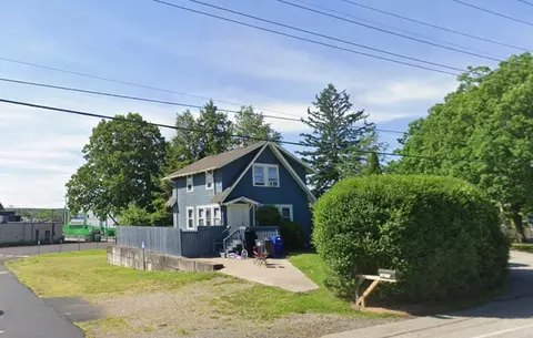 1521 W Gore Rd, Erie, PA 16509