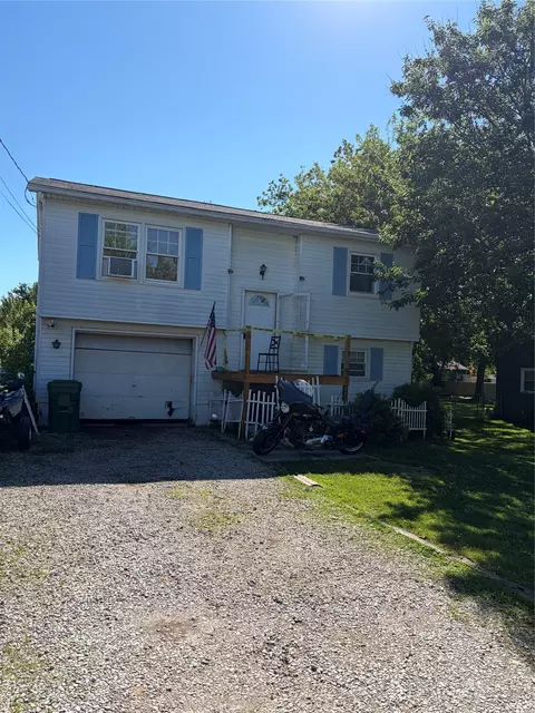 2140 Victory Dr, Erie, PA 16510