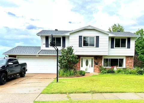 1664 Skyline Dr, Erie, PA 16509