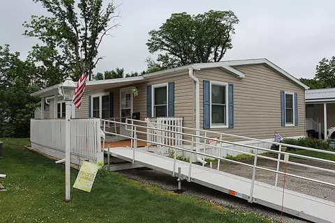2722 W Park Ln, Erie, PA 16506