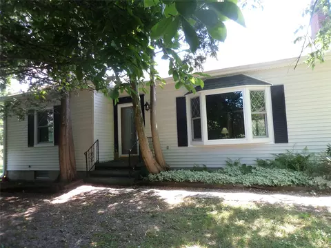 8920 Lake Pleasant Rd, Erie, PA 16509