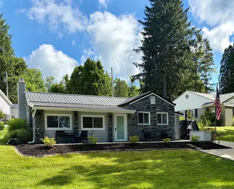 11798 Oakmere Pl, Conneaut Lake, PA 16316