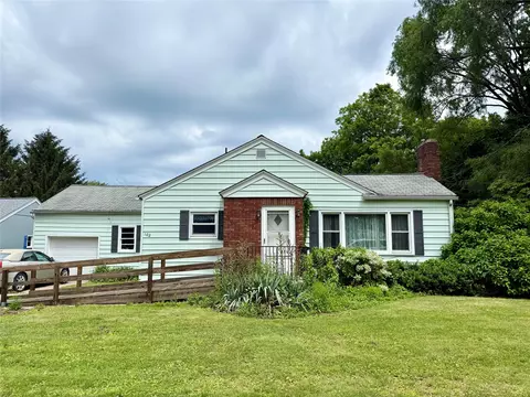 102 E Division St, North East, PA 16428