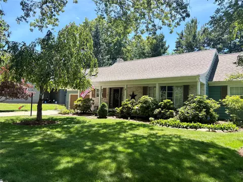 810 Wedgewood Dr, Erie, PA 16505