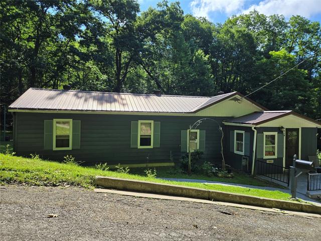 618 Chestnut St, Titusville, PA 16354