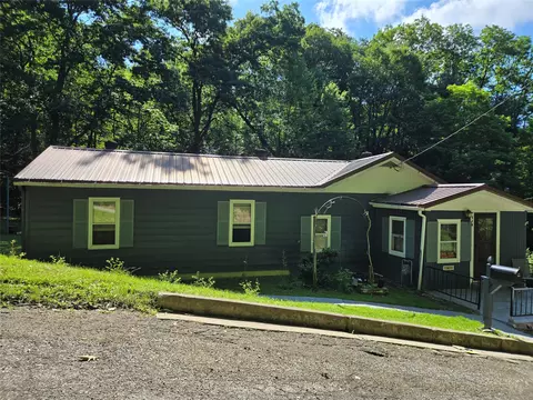 618 Chestnut St, Titusville, PA 16354
