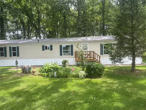 8912 Walnut Dr #17, Meadville, PA 16335
