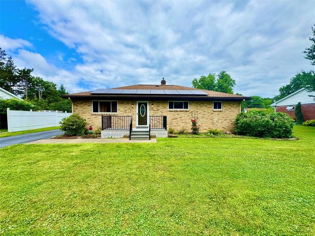 1084 Woodmont Dr, Meadville, PA 16335
