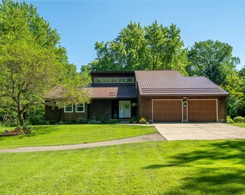 9320 New Rd, North East, PA 16428