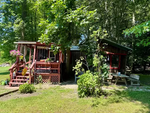10060 Richardson Rd, Cranesville, PA 16410