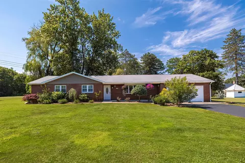 4709 Lawndale Dr, Erie, PA 16506