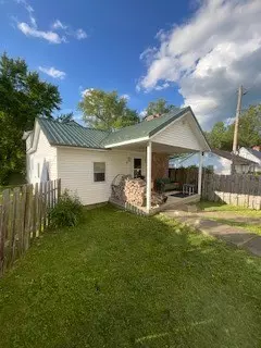 90 Riverside Ln, Irvine, PA 16329