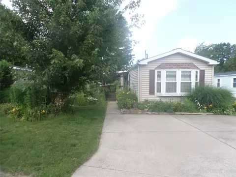 8208 Cloveridge Dr, Erie, PA 16509