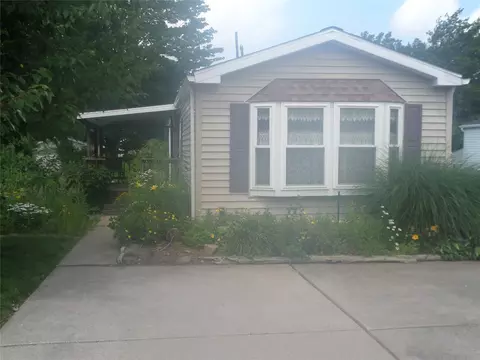 8208 Cloveridge Dr, Erie, PA 16509