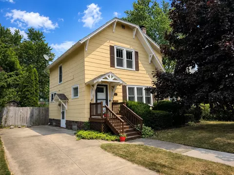 927 Chelsea Ave, Erie, PA 16505