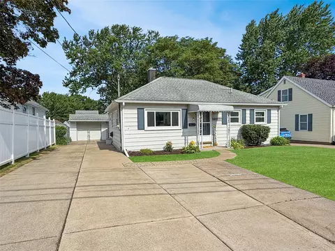 4522 Harding Dr, Erie, PA 16509