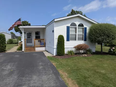 2713 W Park Ln, Erie, PA 16506
