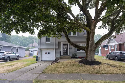 2803 Oakwood St, Erie, PA 16508