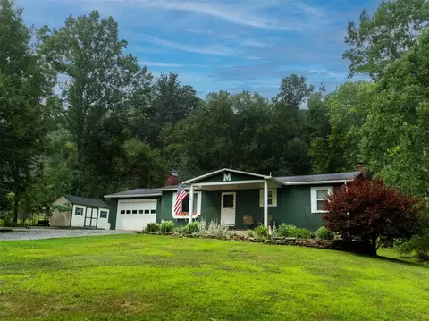 21103 Shore Dr, Meadville, PA 16335