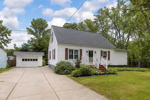 537 Boyer Rd, Erie, PA 16511