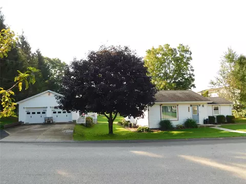 155 E 6th St, Waterford, PA 16441