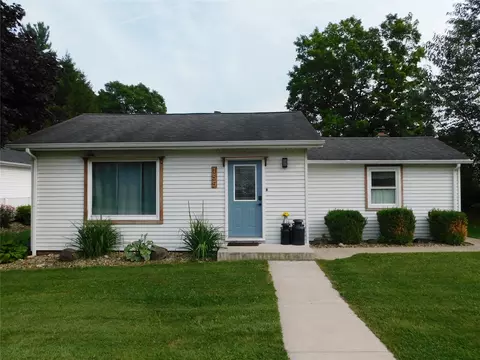 155 E 6th St, Waterford, PA 16441