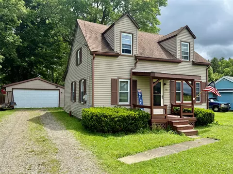 741 Chestnut St, Waterford, PA 16441