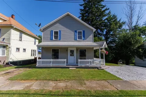 31 Grove St, Corry, PA 16407
