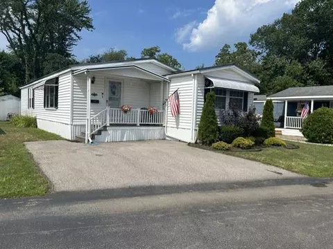 2718 W Park Ln, Erie, PA 16506